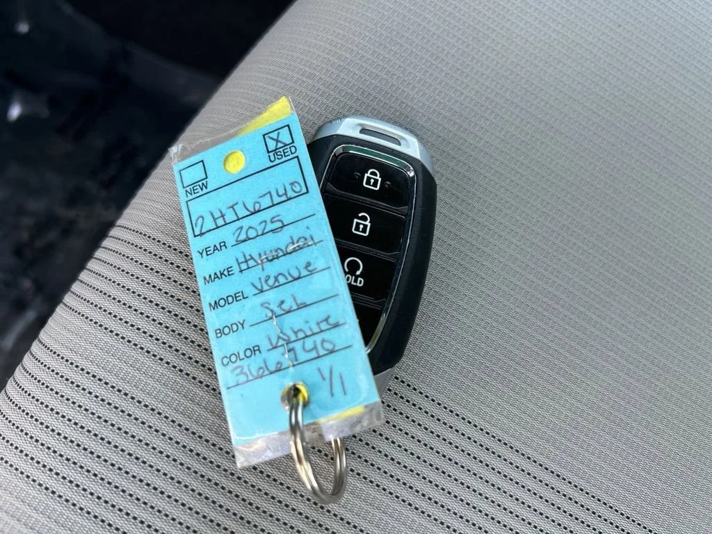 Used 2025 White Hyundai SEL image 32