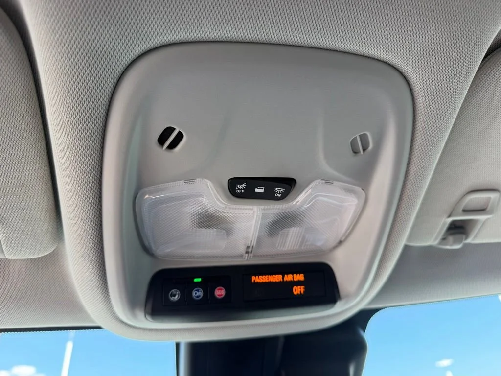 Used 2025 Summit White Chevrolet LT image 15