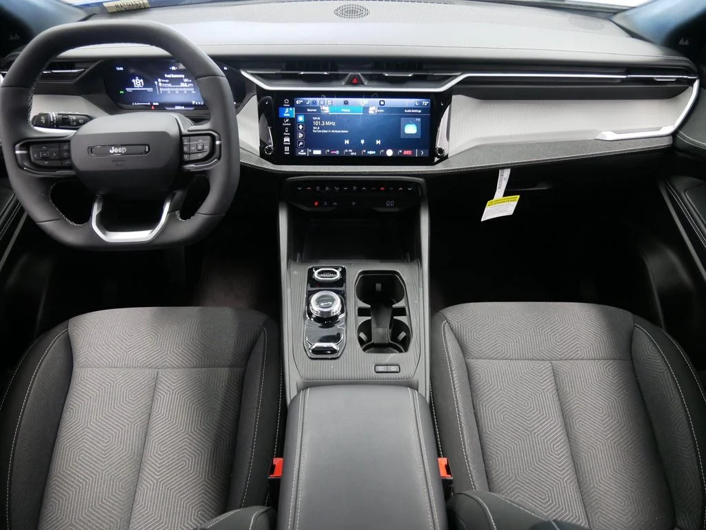 2026 Jeep Cherokee Laredo - Photo 16