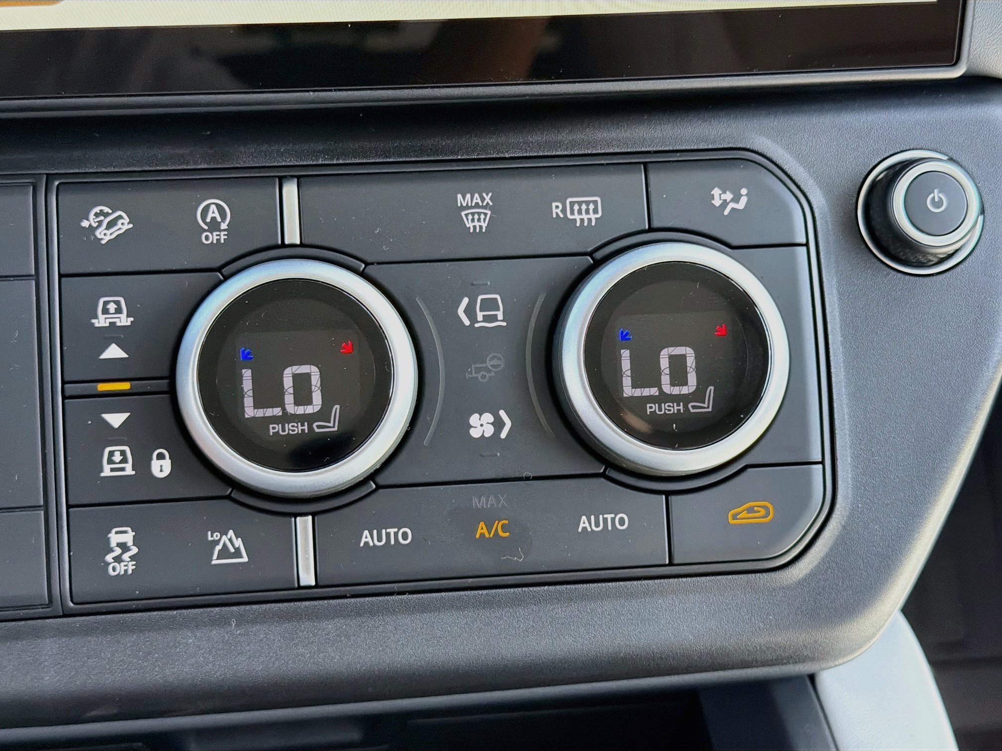 New 2026 Santorini Black LAND ROVER X-Dynamic SE image 33