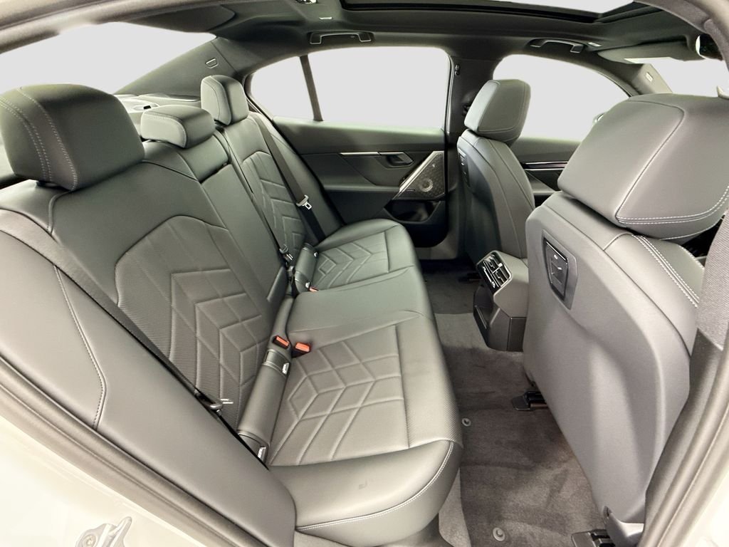 New 2027 White Metallic BMW 550e xDrive image 21
