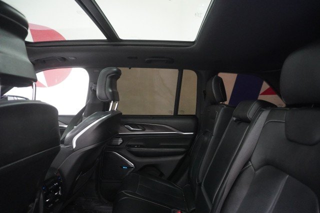 Used 2023 Diamond Black Crystal Pearlcoat Jeep Overland image 22