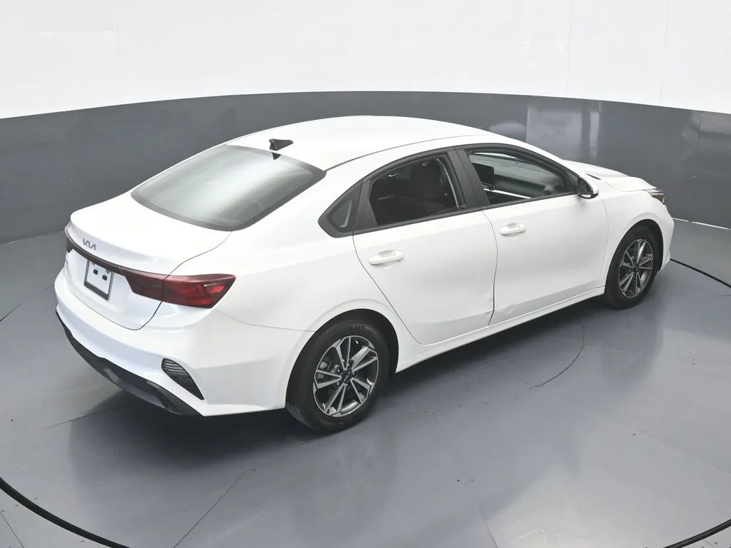 Used 2023 Snow White Pearl Kia LXS image 44