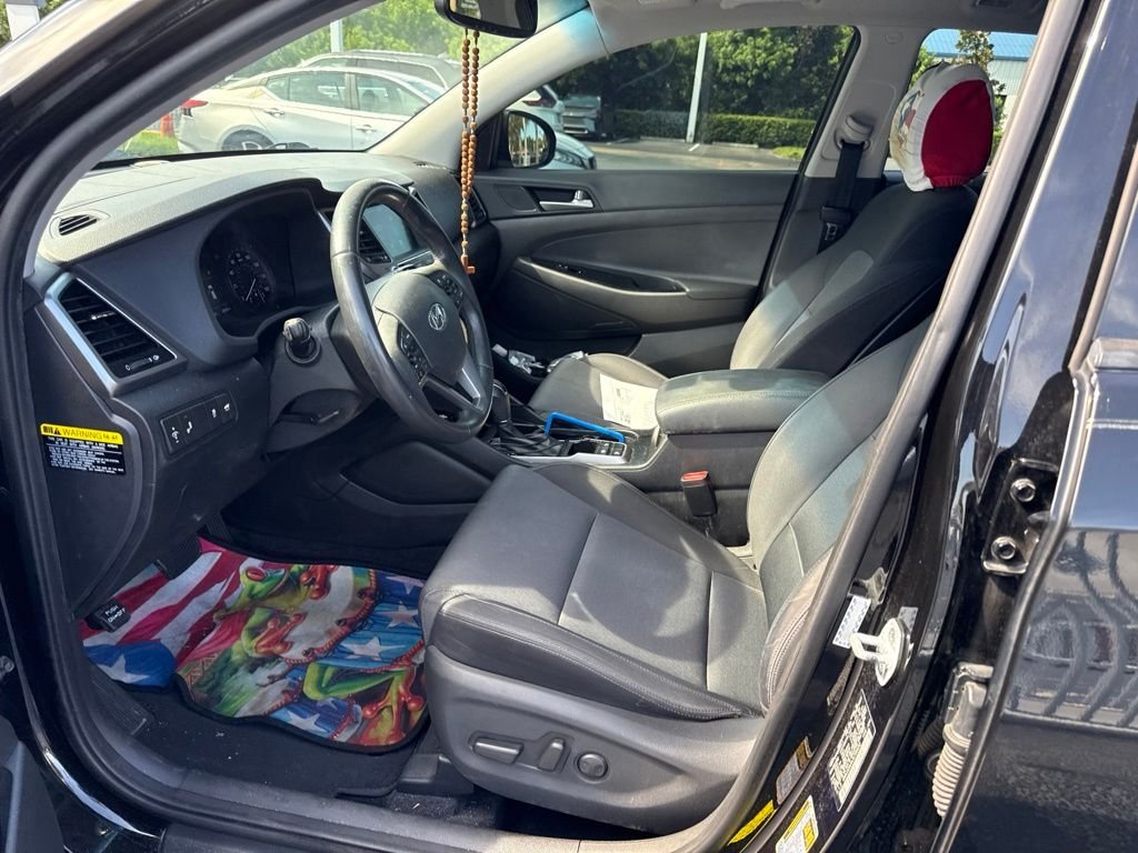 Used 2018 Black Hyundai Value image 5