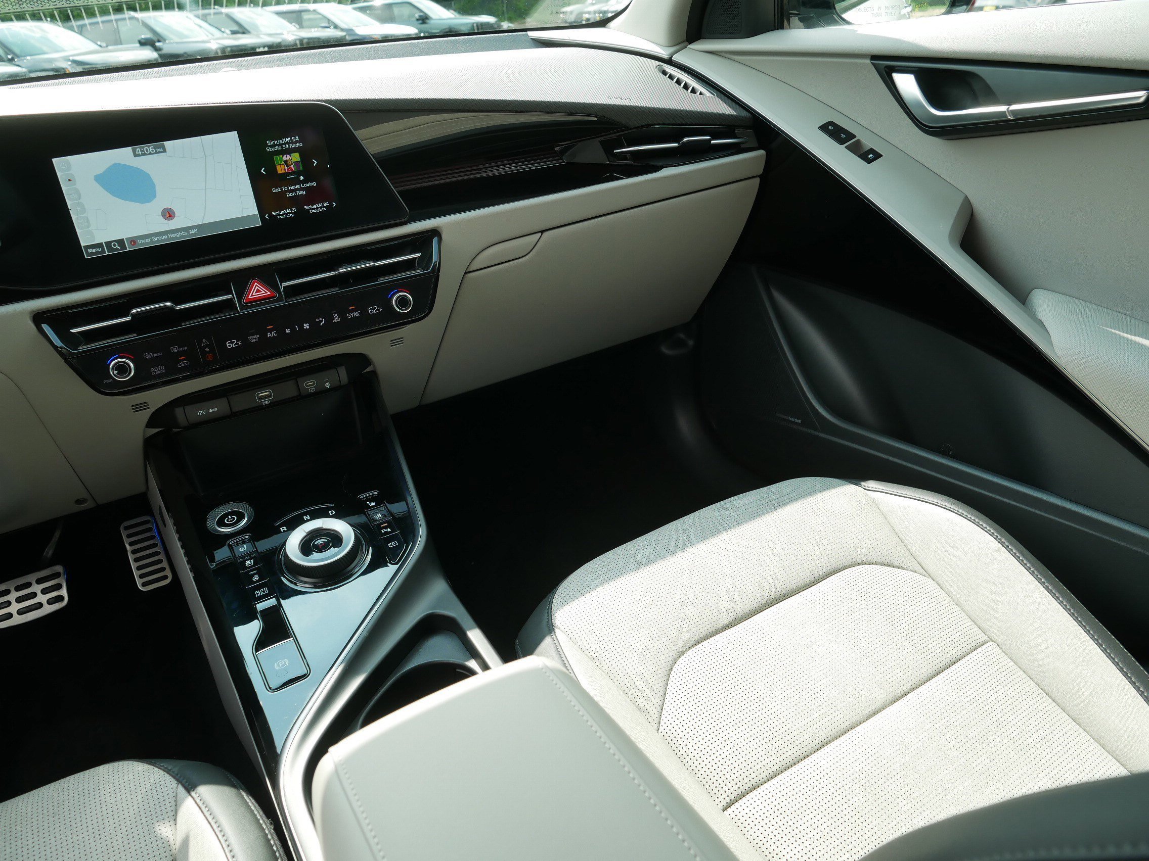 Certified Used 2024 Snow White Pearl Kia Wave image 11