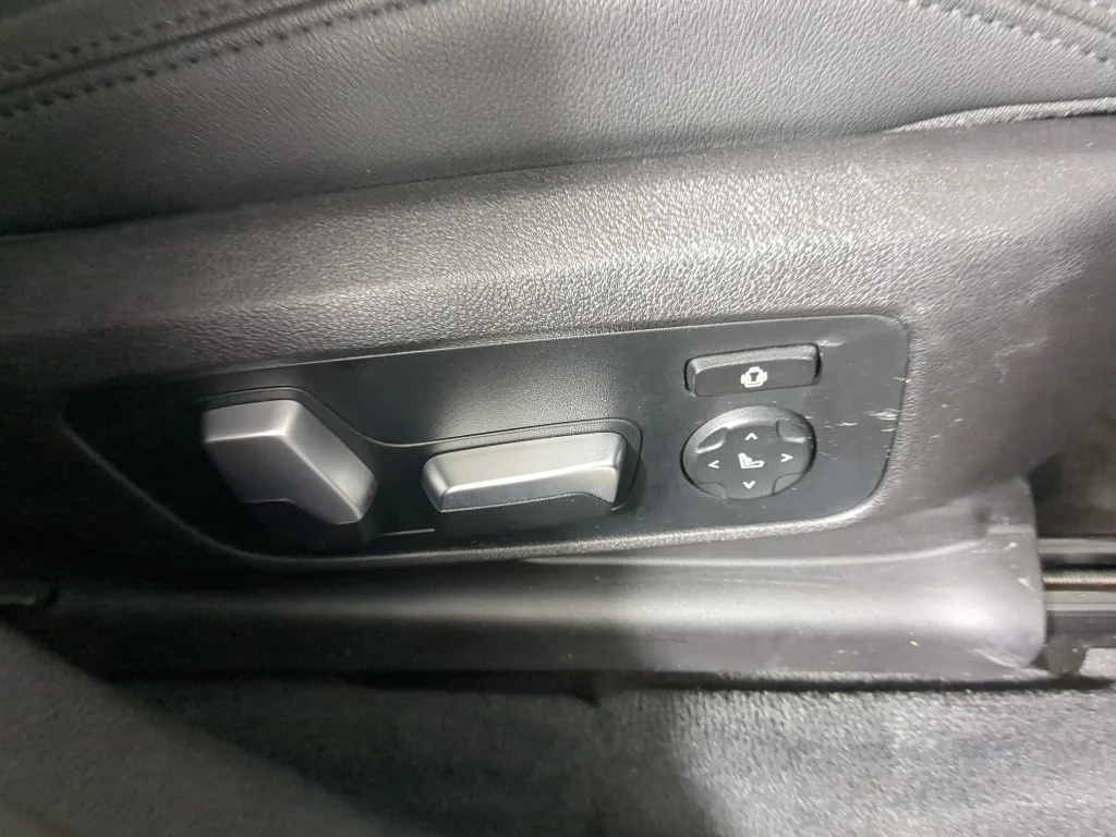 Used 2020 Black BMW xDrive30i image 21