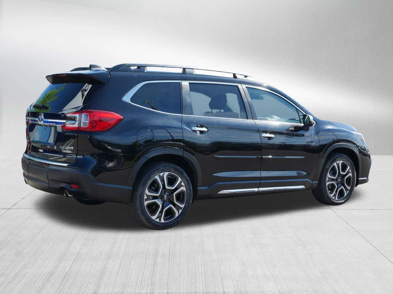 Used 2023 Crystal Black Silica Subaru Touring image 7