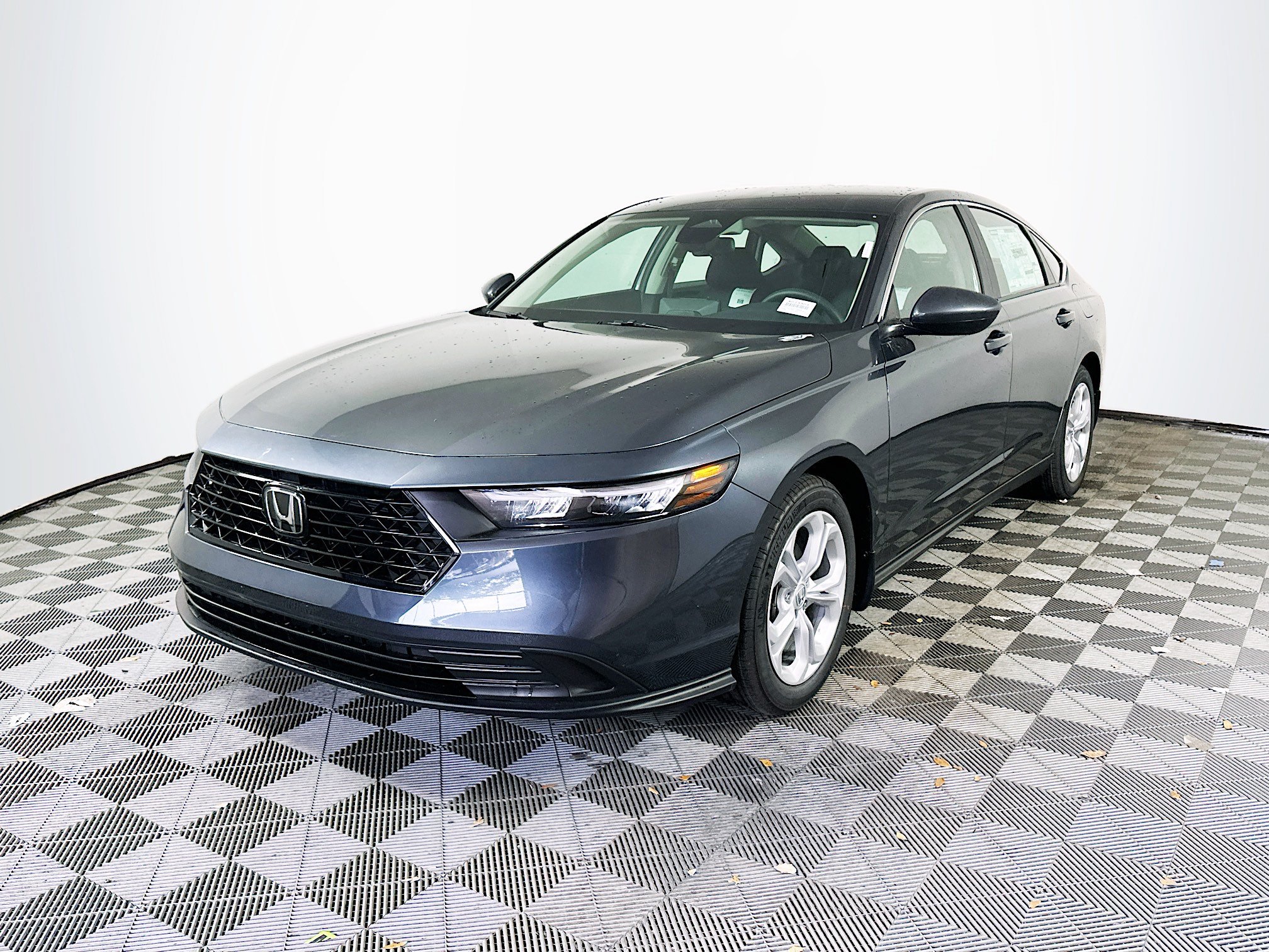 Used 2025 Meteorite Gray Metallic Honda LX image 3