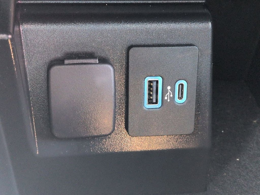 Used 2023 WHITE Ford XLT image 17