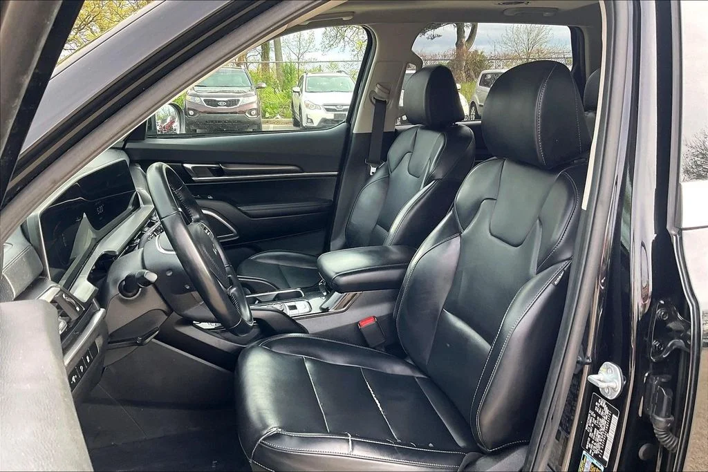 Used 2024 Black Kia S image 25