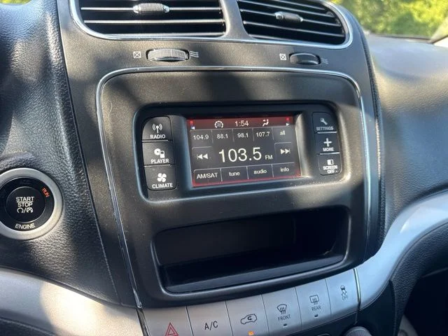 Used 2016 White Dodge Crossroad image 19