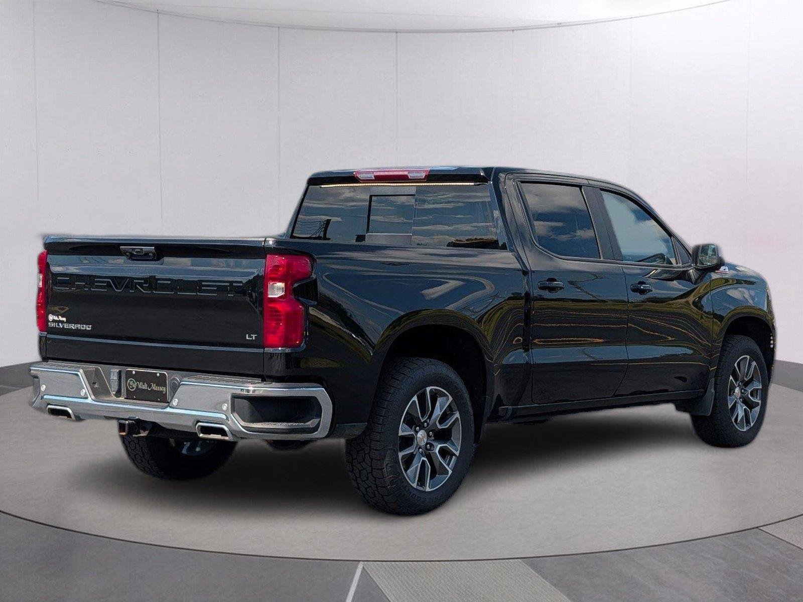 Used 2025 Black Chevrolet LT image 6