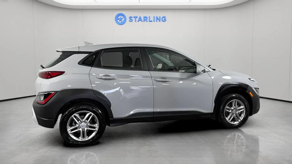 Used 2022 Silver Hyundai SE image 10