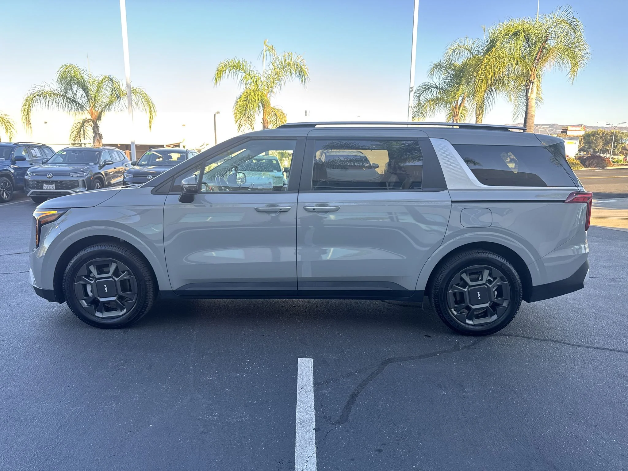Used 2025 CERAMIC SILVER Kia EX image 5