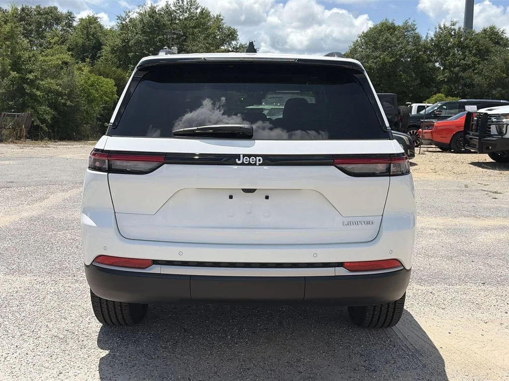 New 2026 Bright White Clear-Coat Exterior Paint Jeep Limited image 5