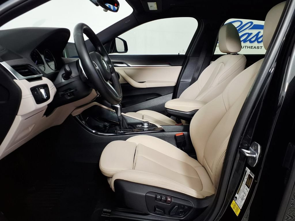 Used 2018 Black Sapphire Me BMW sDrive28i image 7