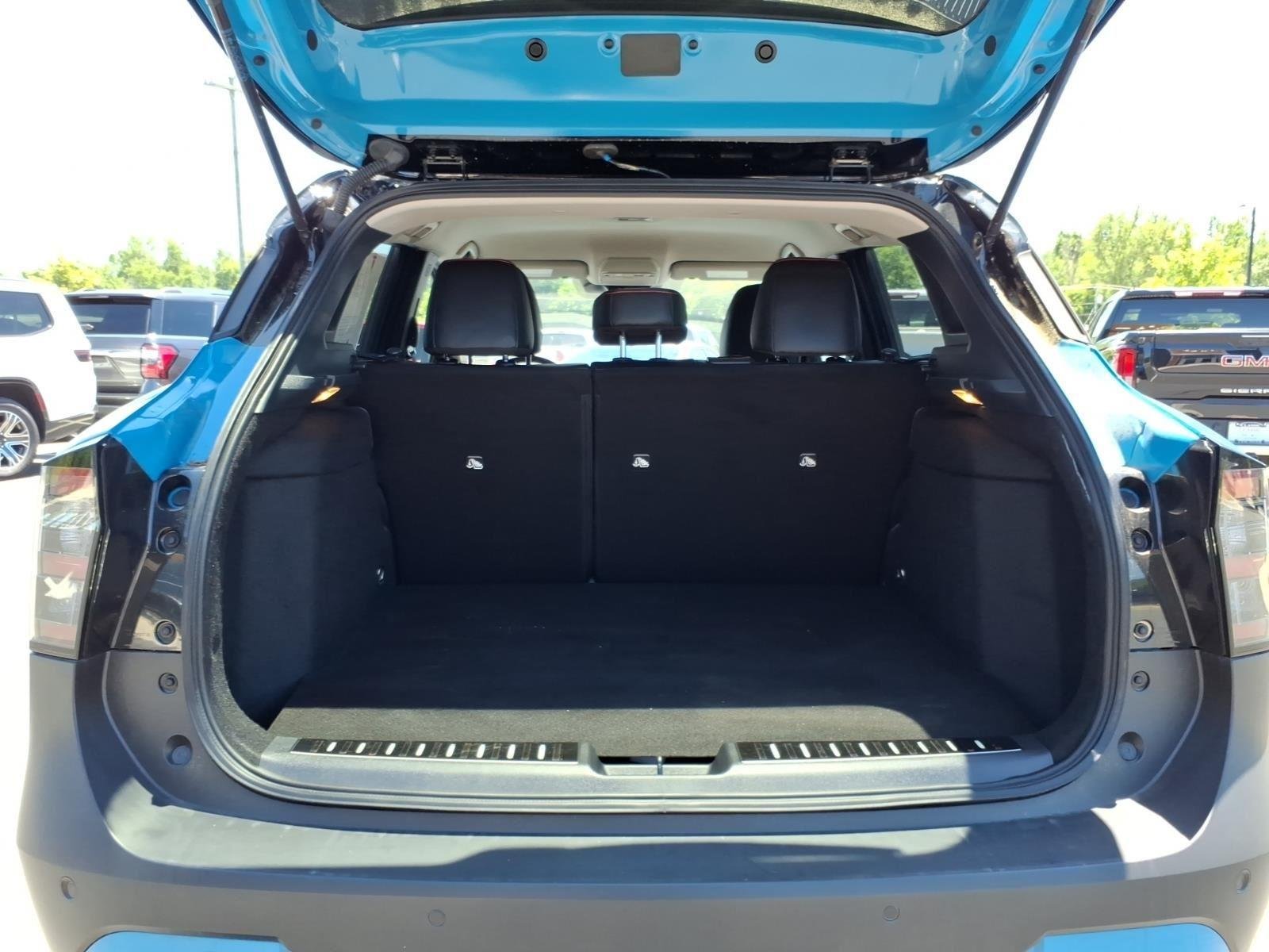 Used 2025 Arctic Ice Blue Metallic/Super Black Nissan SR image 30