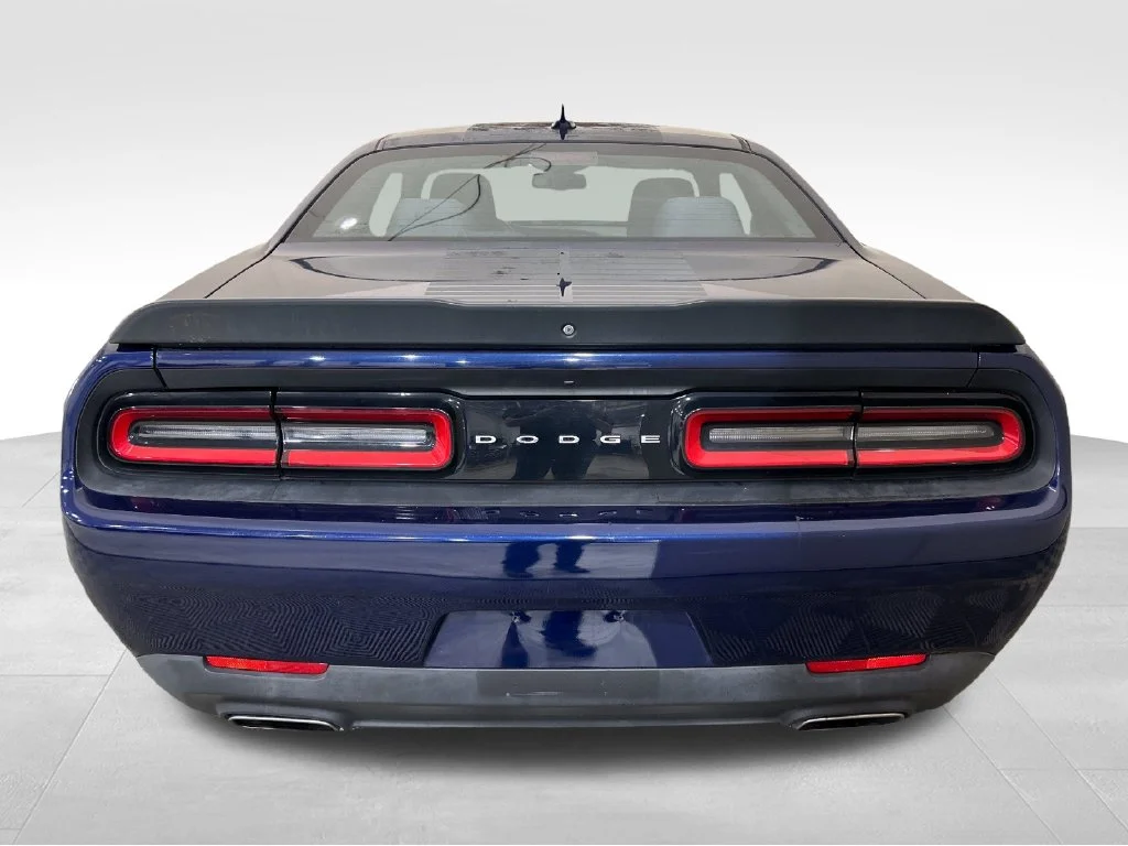 Used 2016 Blue Dodge SXT image 4