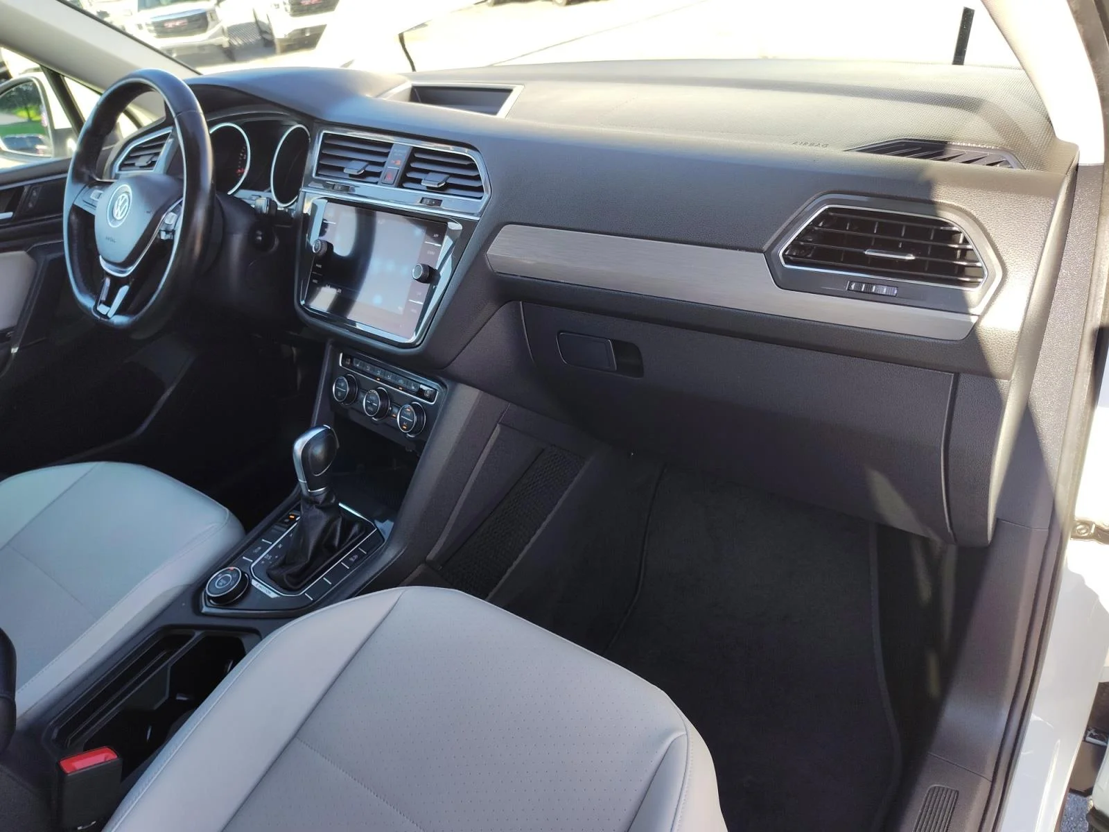 Used 2018 Pure White White Volkswagen  image 29