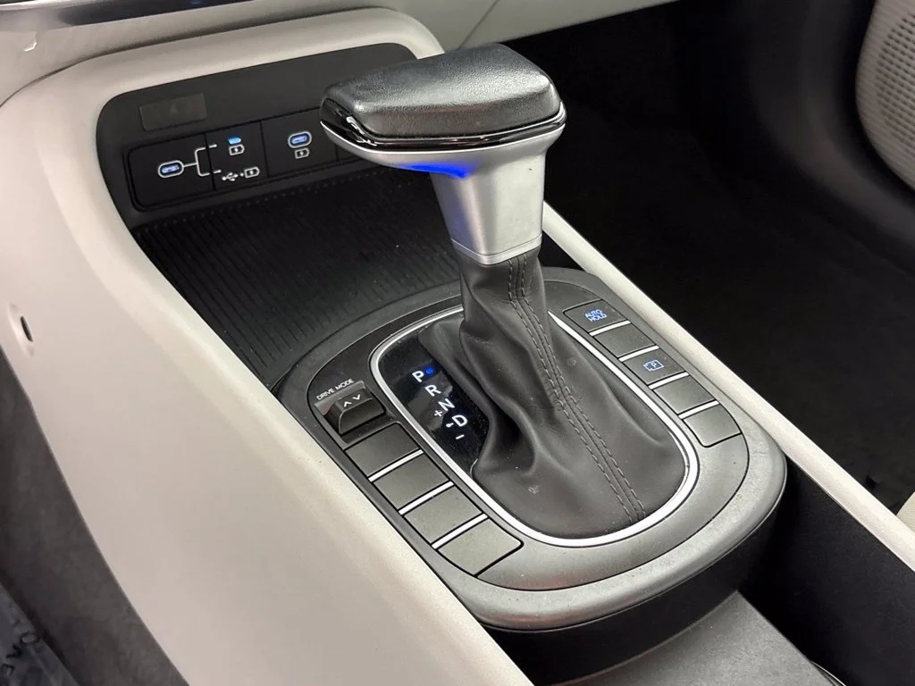 Used 2025 Gray Hyundai SEL image 39