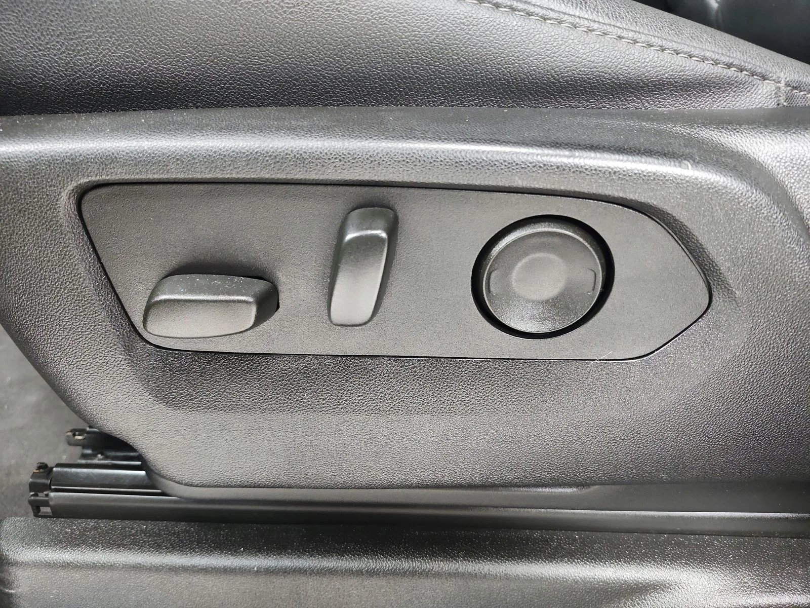 Used 2023 Gray Chevrolet LT image 20