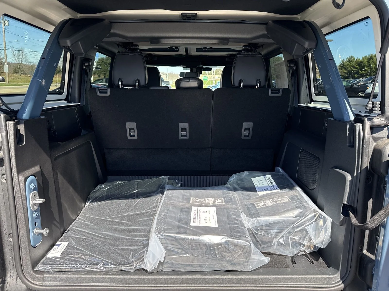 New 2025 Azure Gray Metallic Tri-Coat Ford Badlands® image 38