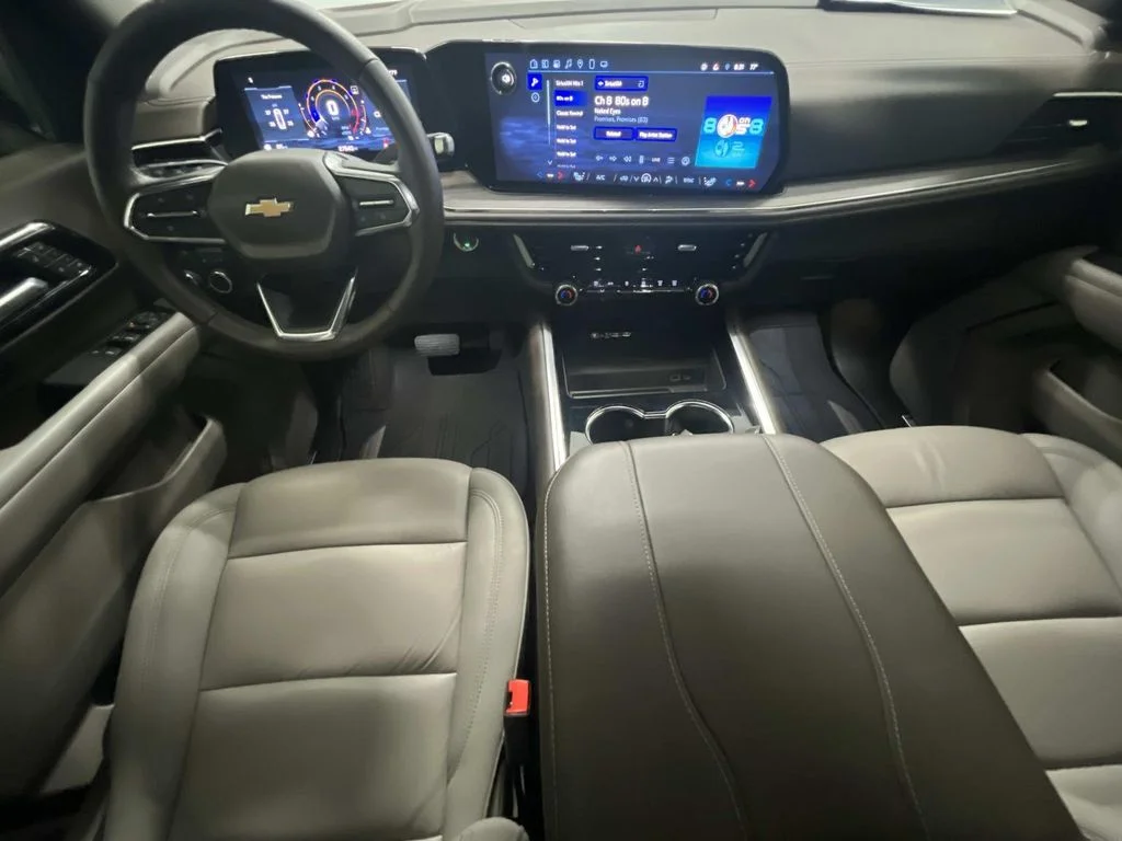 Used 2025 Summit White Chevrolet LT image 13