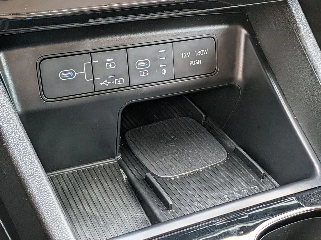 Used 2025 Red Hyundai SEL Convenience image 21