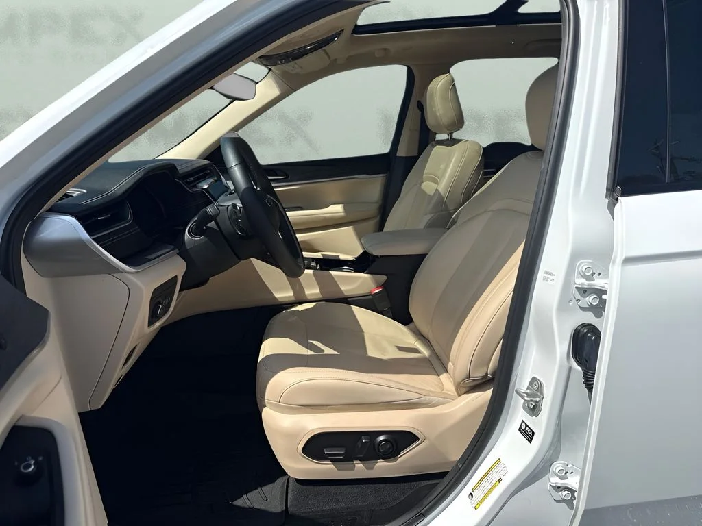 Used 2022 White Jeep Limited image 5