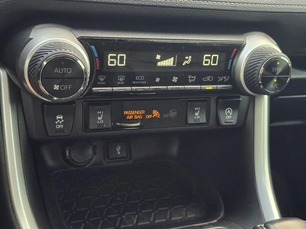 Used 2020 Super White Toyota XLE Premium image 20