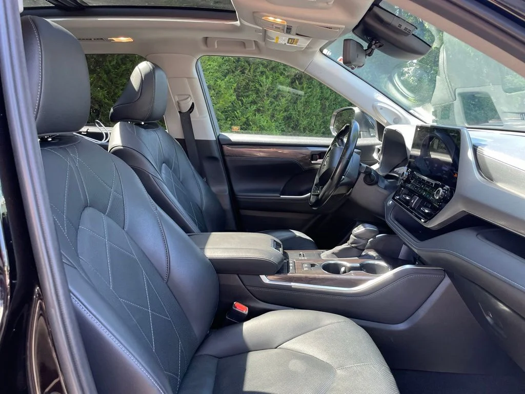 Used 2020 Amber Toyota Platinum image 21