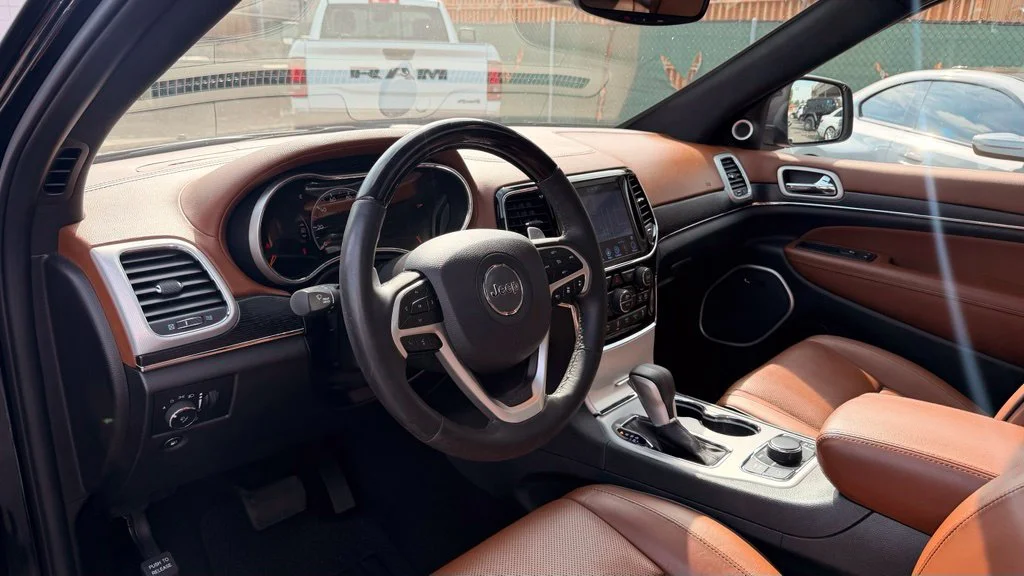 Used 2019 Black Jeep Summit image 6
