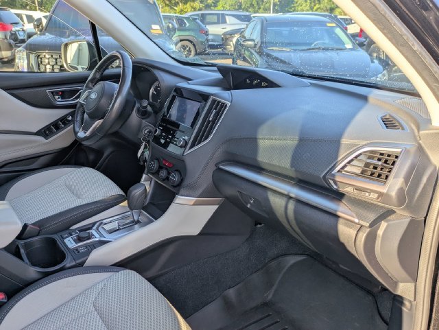 Used 2020 Black Subaru Premium image 33