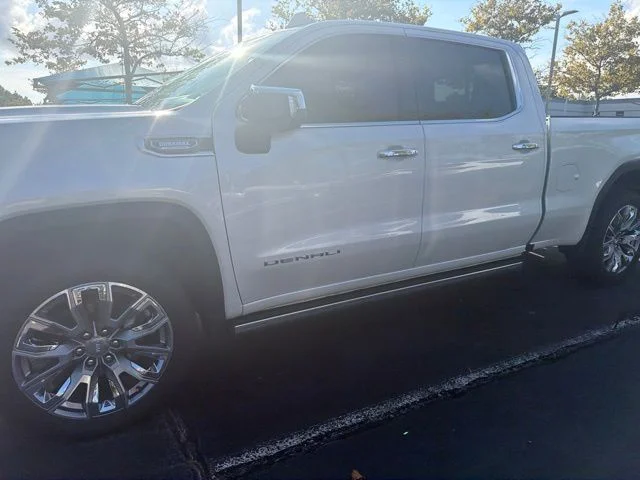 Used 2025 White Frost Tricoat GMC Denali image 7