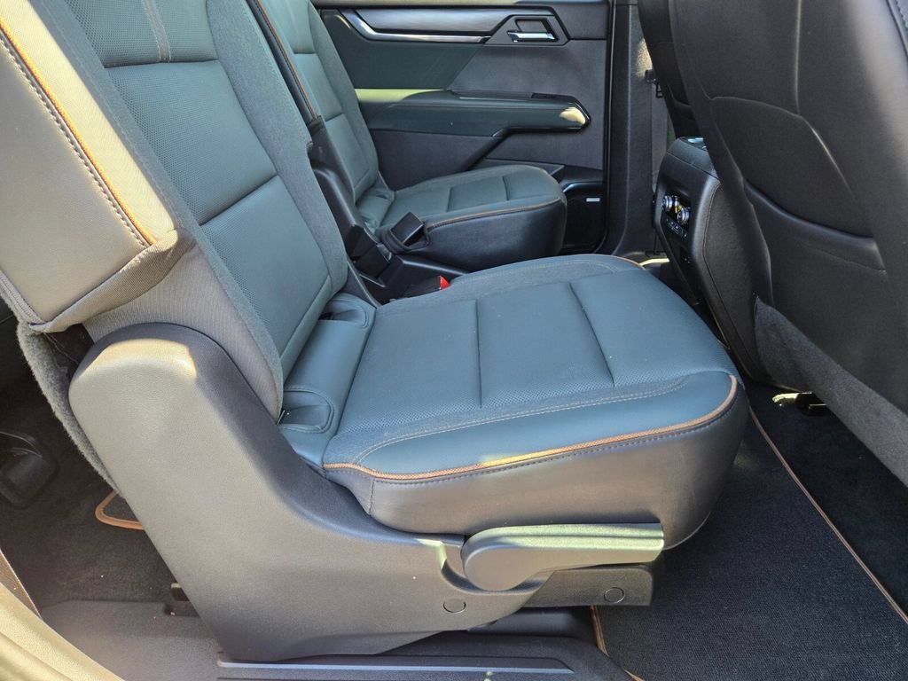 Used 2024 Sterling Metallic GMC AT4 image 15