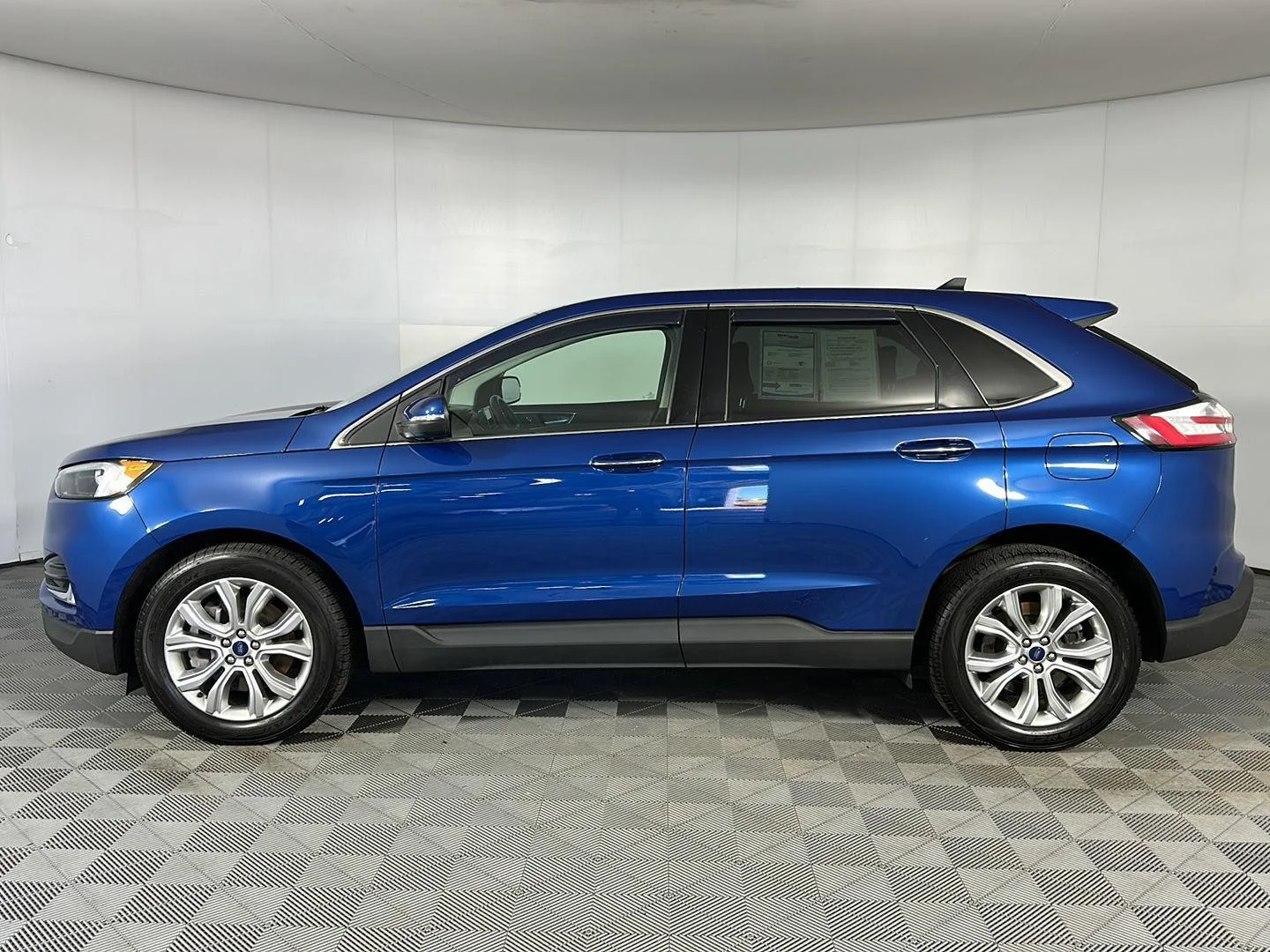 Used 2022 Atlas Blue Ford Titanium image 5