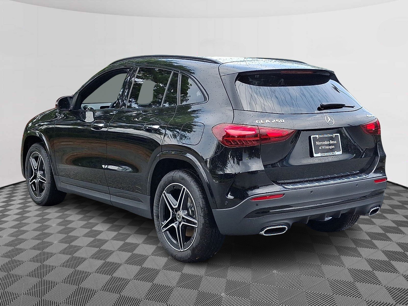 New 2026 Night Black Mercedes-Benz GLA 250 image 4