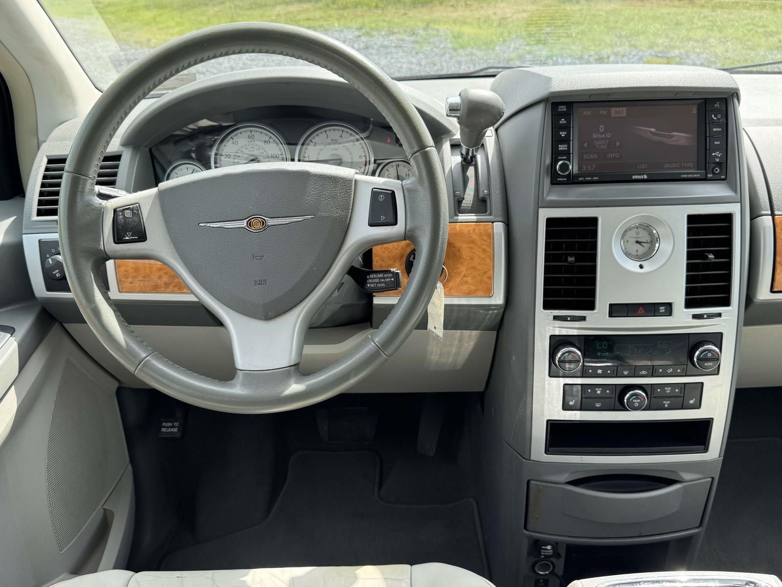 Used 2010 Chrysler Town & Country Limited with VIN 2A4RR7DX6AR381402 for sale in Martinsburg, WV