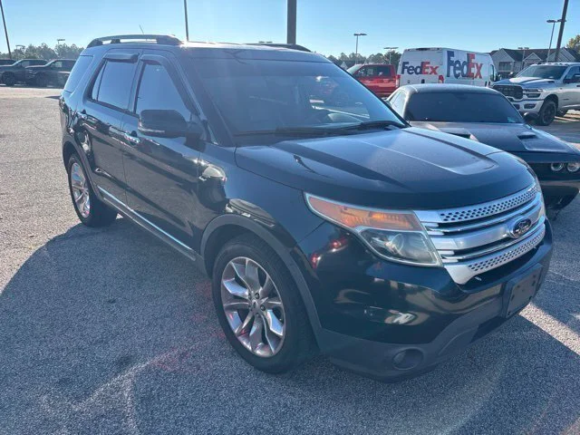 Used 2014 Black Ford XLT image 1