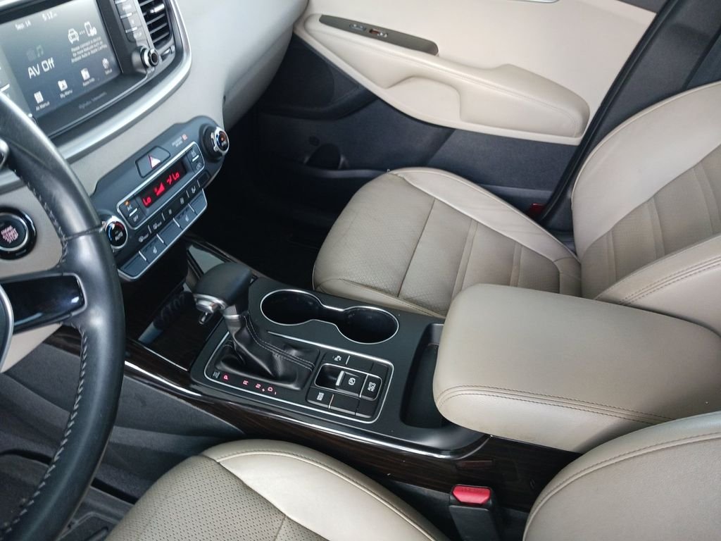 Used 2019 White Kia EX image 11