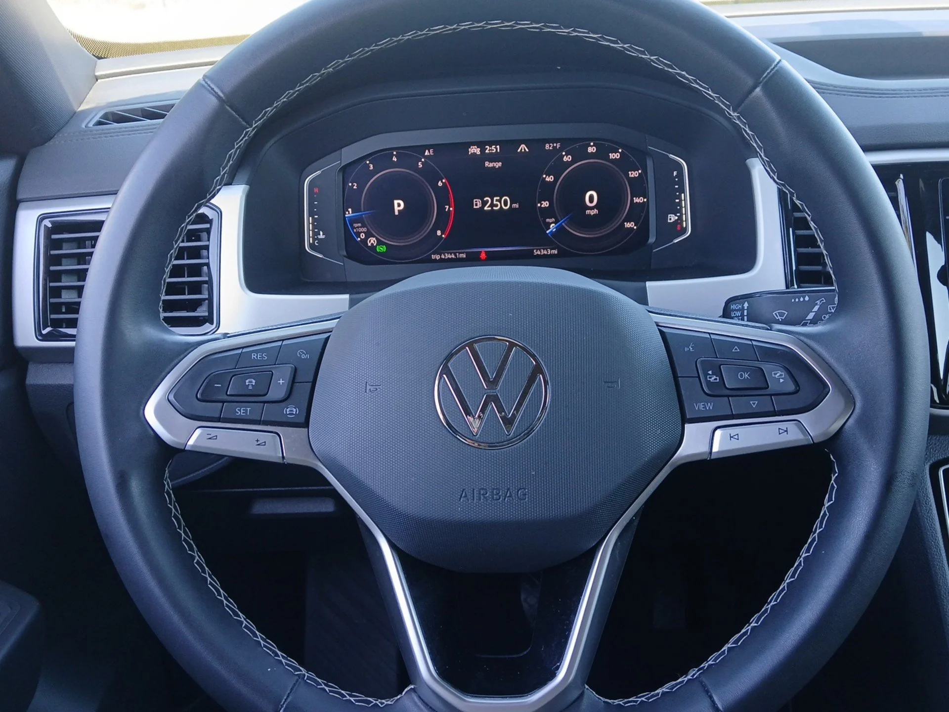Used 2023 Pure White Volkswagen 2.0T SE w/Technology image 11