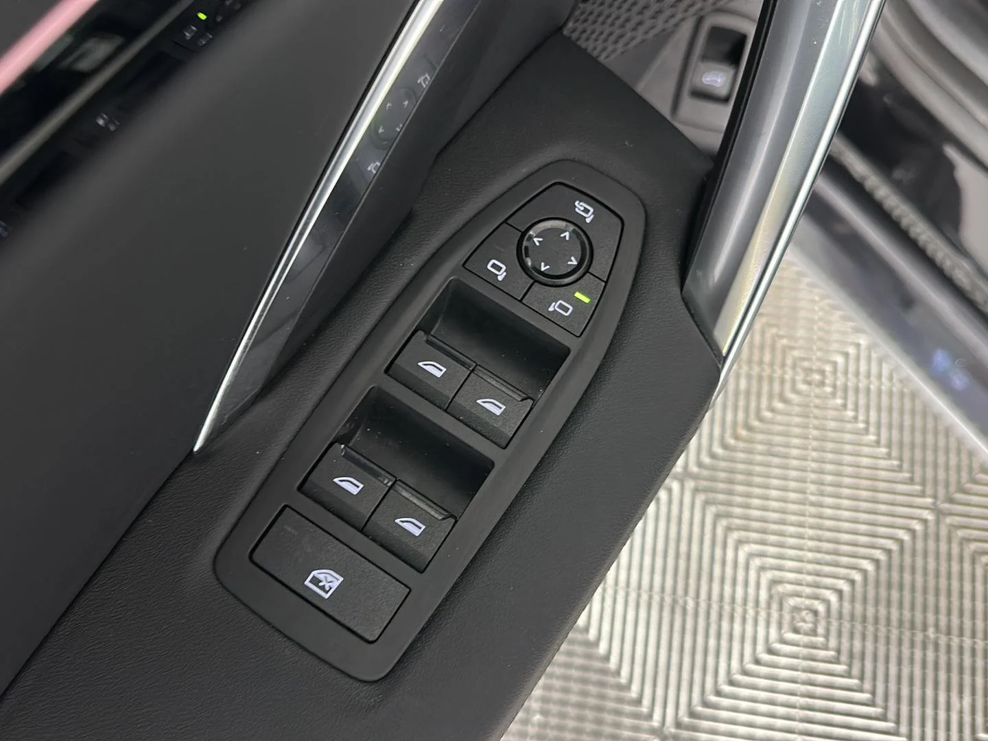 Used 2024 Jet Black BMW xDrive28i image 7