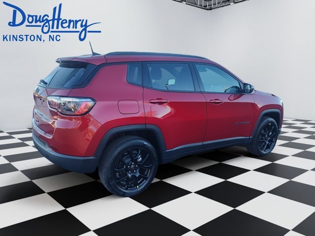 New 2026 Red Hot Pearlcoat Jeep Latitude Altitude image 5