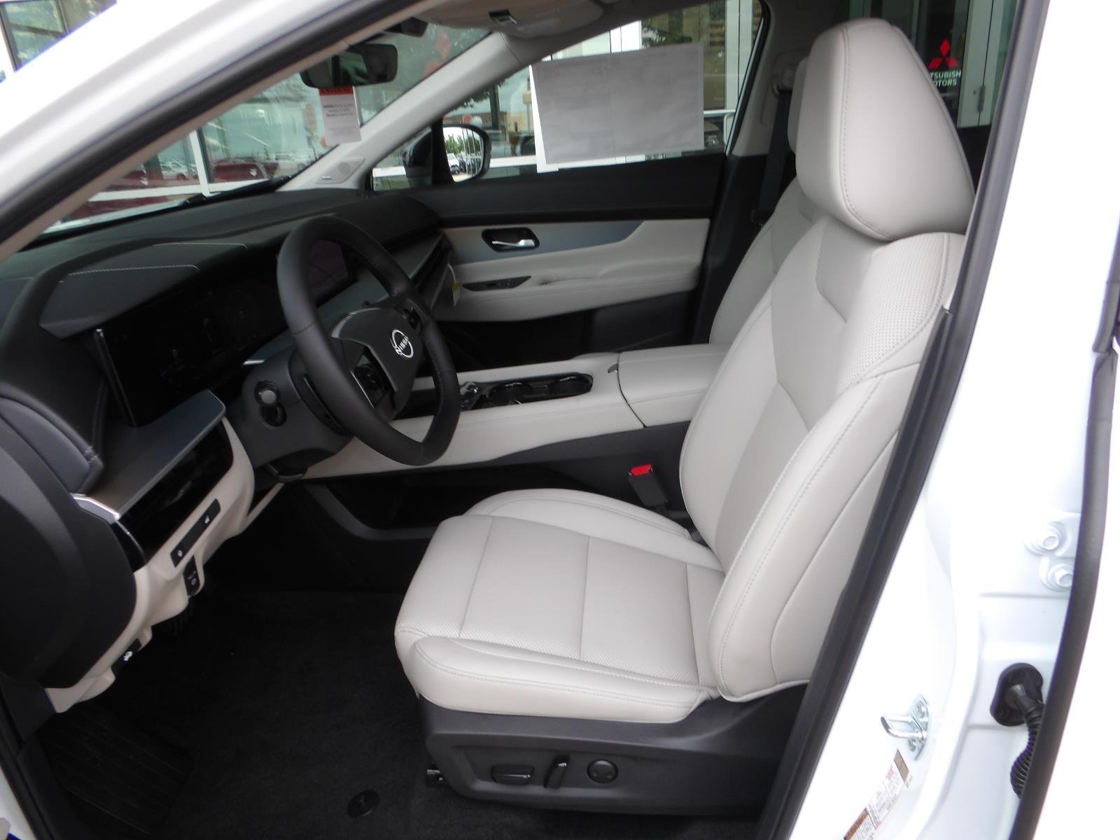 New 2026 Everest White Pearl TriCoat Nissan SL image 16