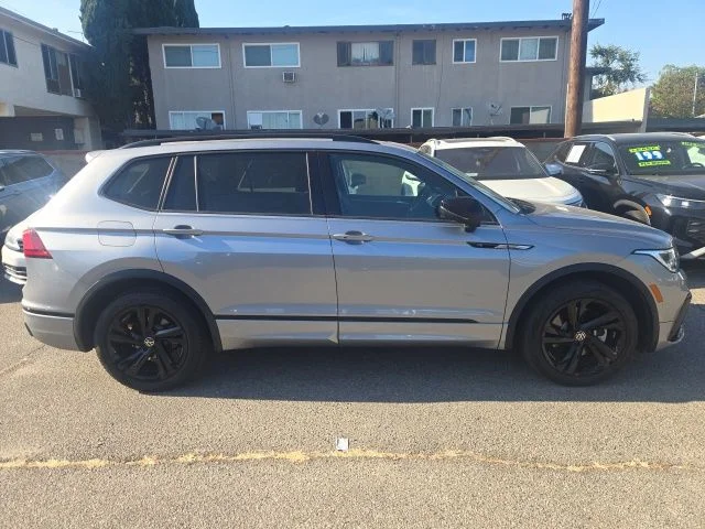 2023 Volkswagen Tiguan 2.0T SE R-Line Black's photo
