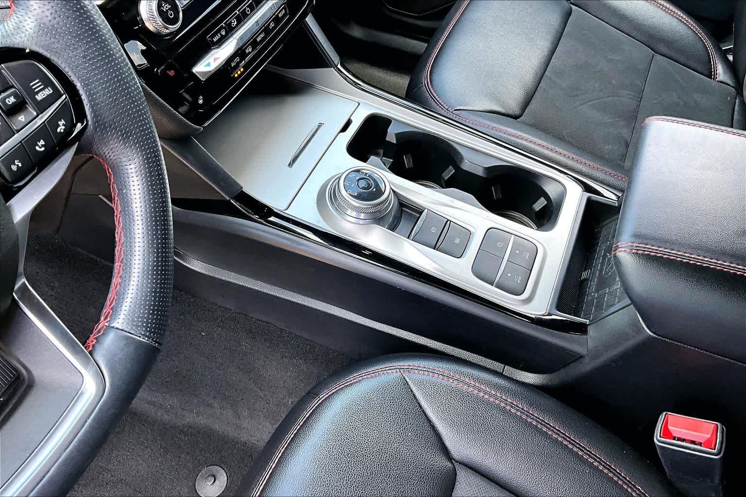 Used 2022 Agate Black Metallic Ford ST-Line image 17
