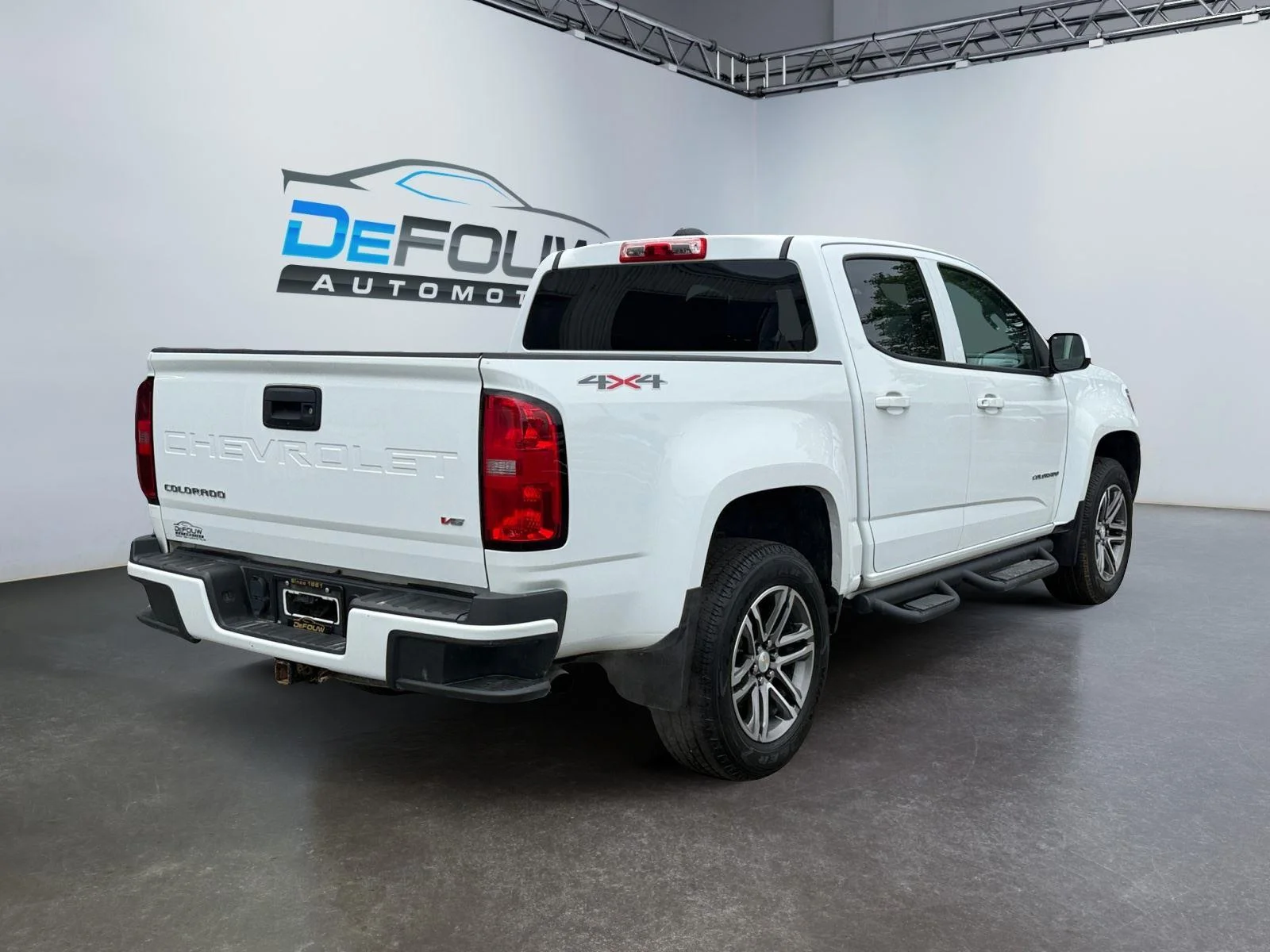 Used 2022 Summit White Chevrolet WT image 3