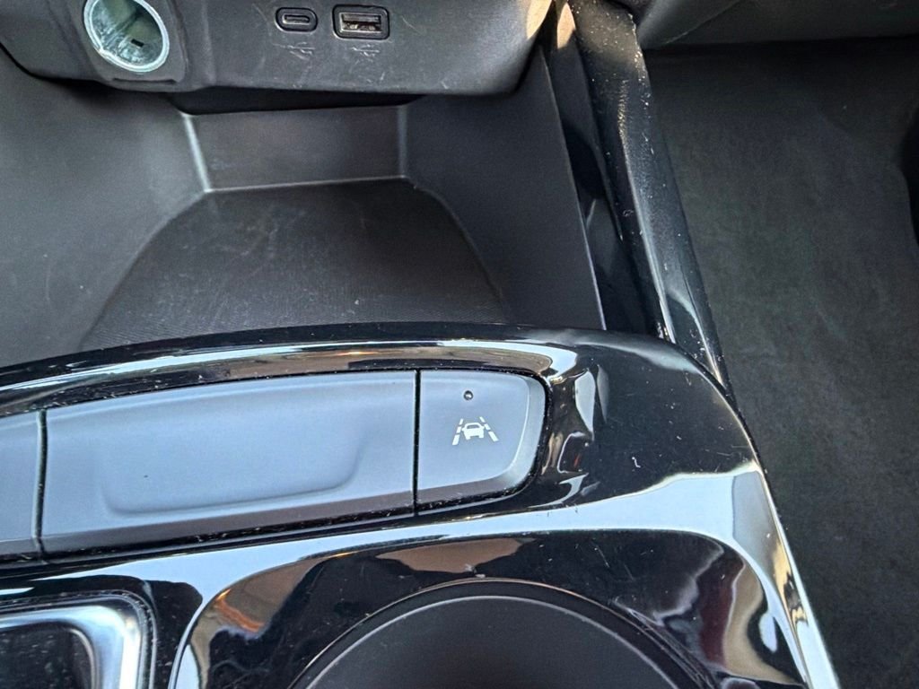 Used 2025 Summit White Chevrolet LT image 33