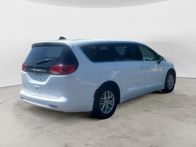 Used 2023 White Chrysler LX image 5