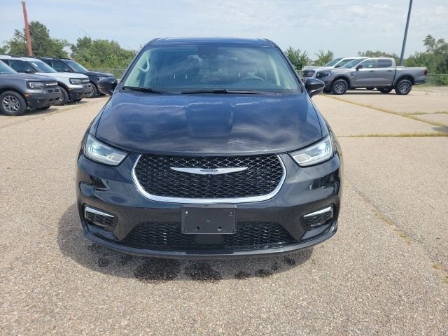 Used 2023 Black Chrysler Touring L image 17